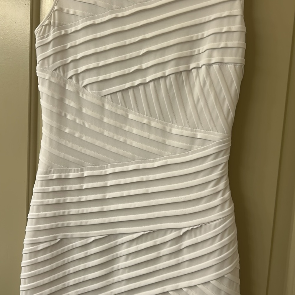 White Fitted Dress With Zig Zag Pattern - image 2